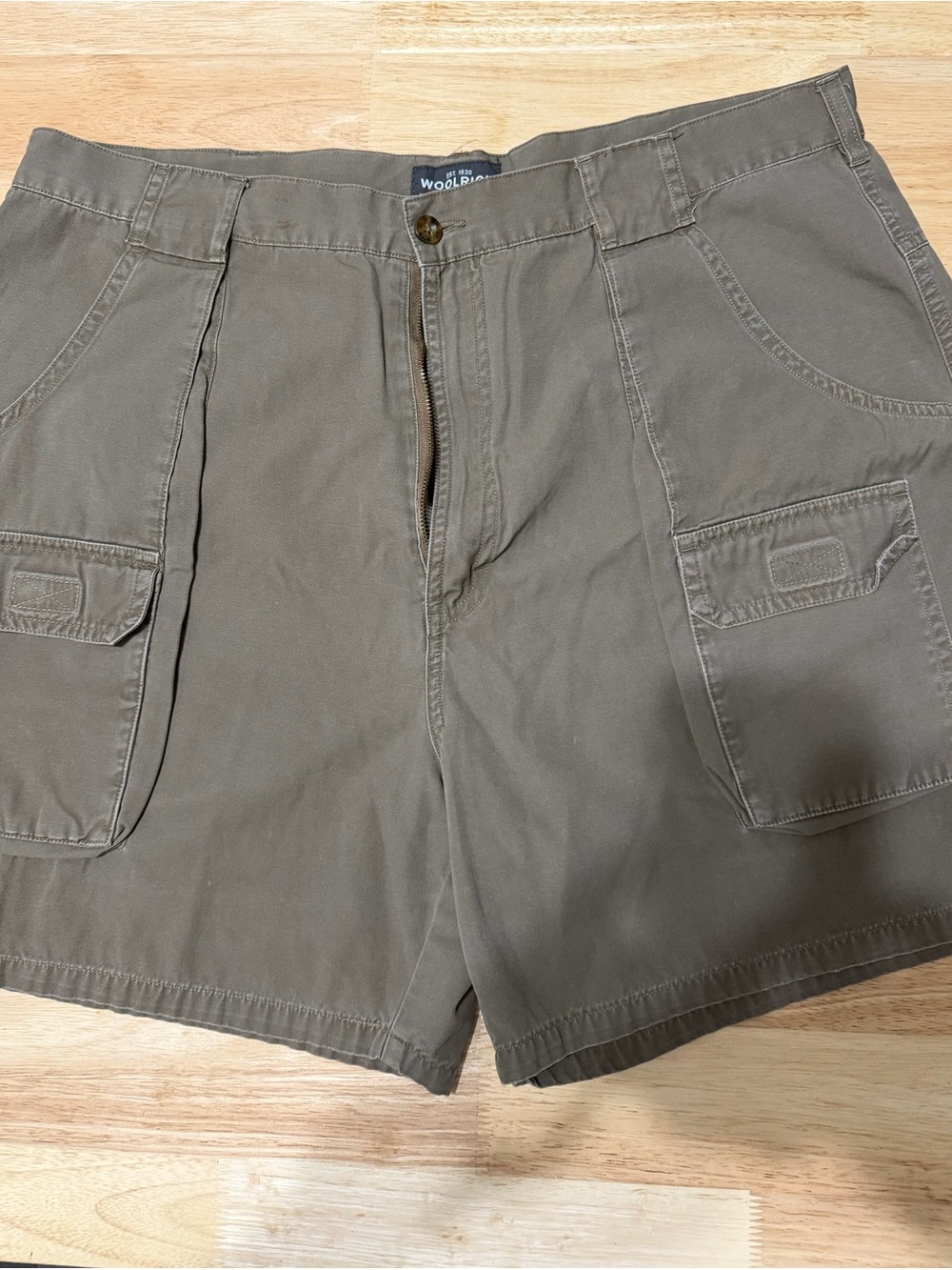 Woolrich Men's Olive Green Cargo Shorts size 36 - Picture 1 of 5